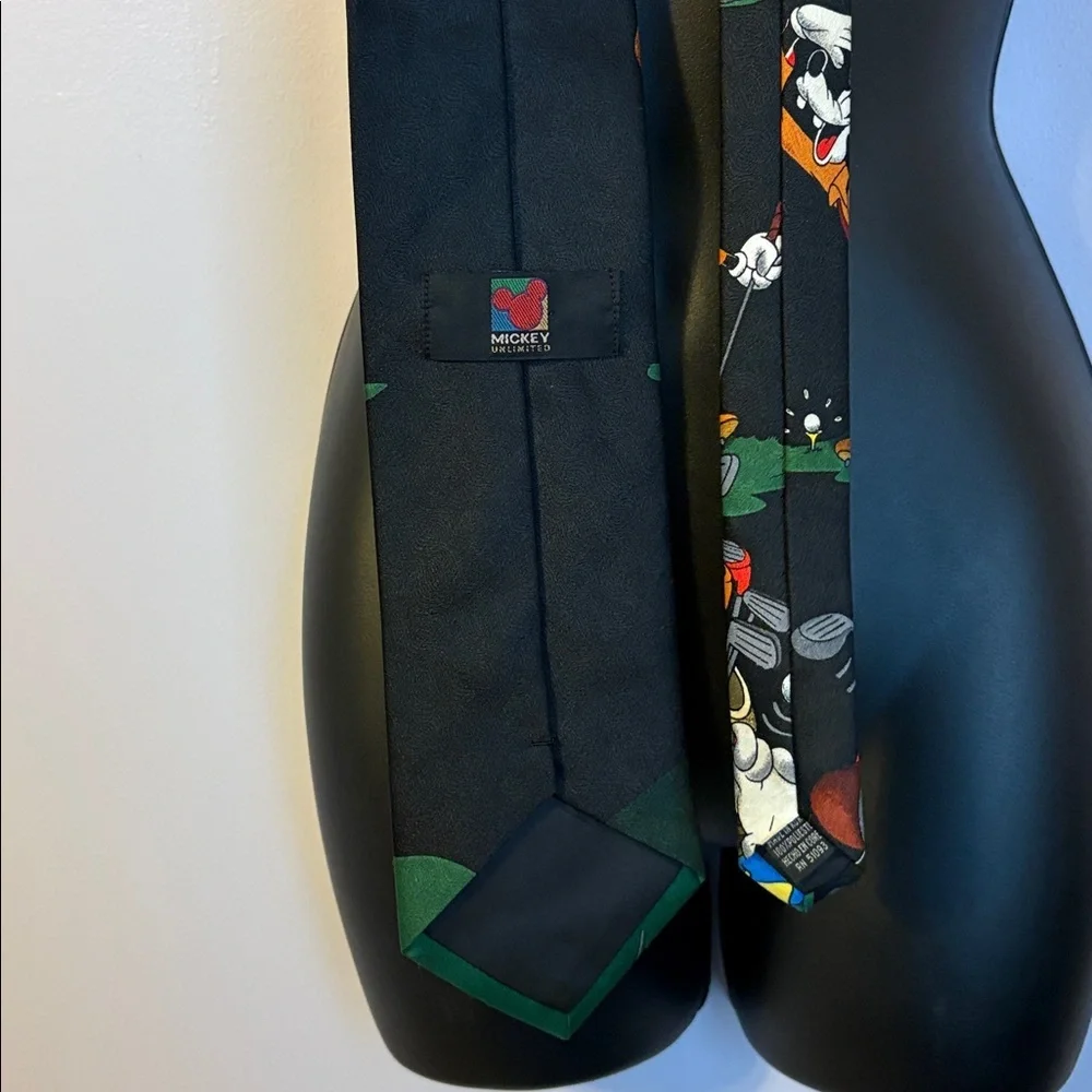 Mickey Unlimited Vintage Mickey Goofy Pluto Donald Golfing Necktie Tie